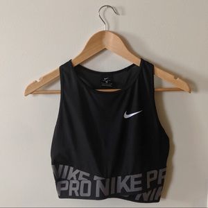 Nike Intertwist Crop Top